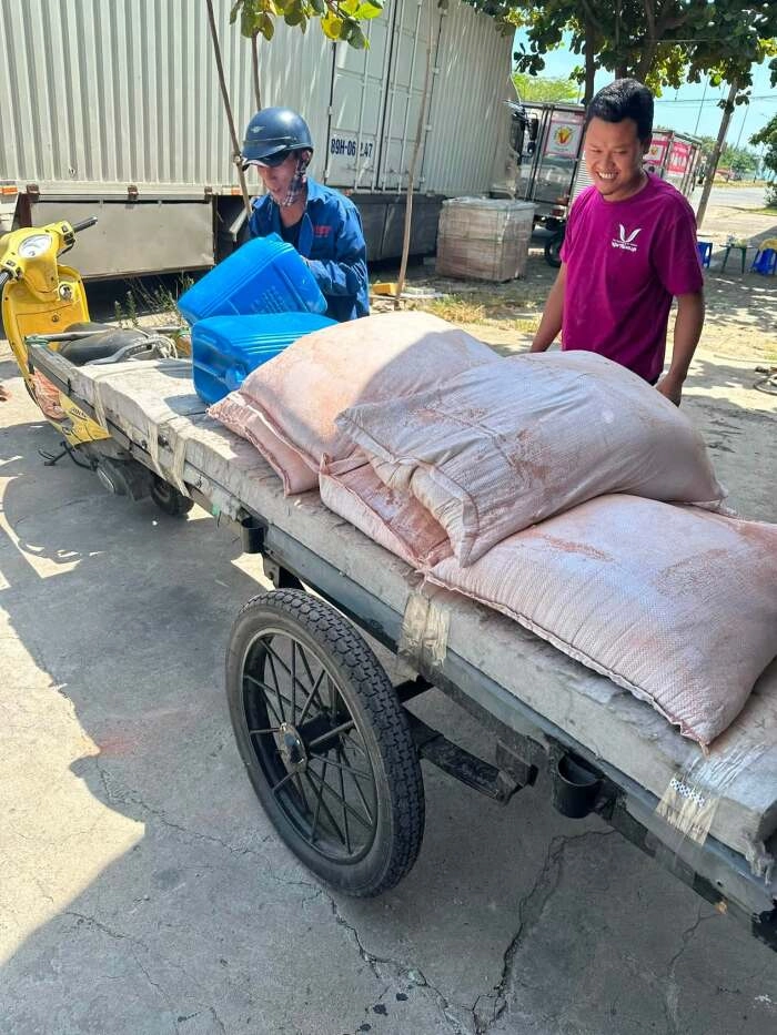 Nên dùng xi măng chịu nhiệt hay nước thủy tinh kết hợp với vữa để xây gạch chịu lửa?